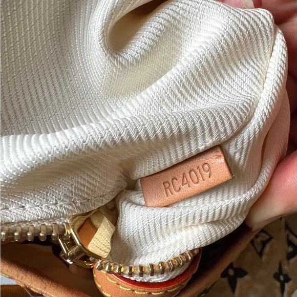 Authentic Louis Vuitton Monogram limited Edition Bulled MM - Picture 12 of 14